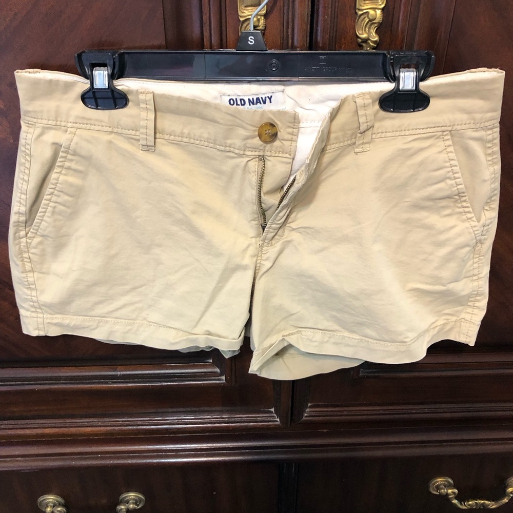 Women’s Old Navy Khaki Shorts Size 6